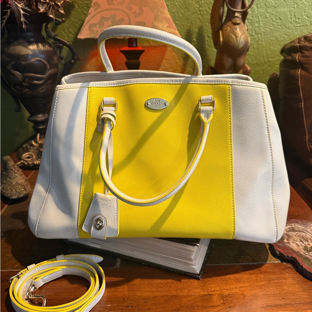 Vintage Rare COACH Yellow & White Stunning Margot Handbag with Crossbody Strap